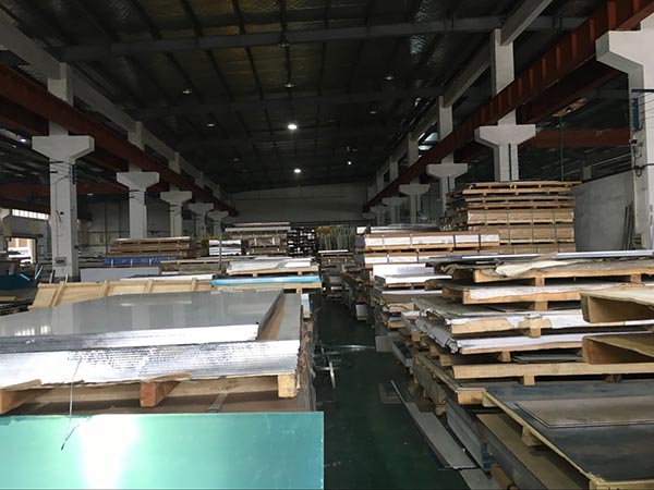 鋁板倉(cāng)庫(kù)